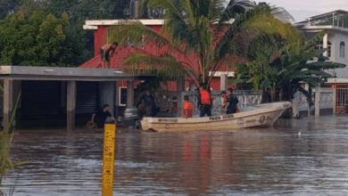 El desbordamiento del Río Cazones deja un muerto y a familias atrapadas (Foto por la Secretaría de protección Civil de Veracruz)