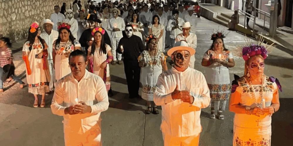 Hopelchén celebra el tradicional “Paseo de las Ánimas” con gran participación comunitaria