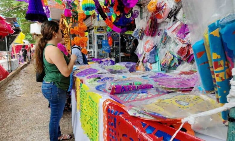 Instalan Tianguis de los Muertos en el mercado Alonso Felipe de Andrade