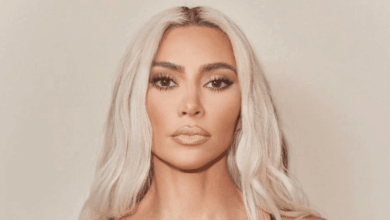 Kim Kardashian compartió en The Kardashians que fue diagnosticada con un aneurisma cerebral, atribuyendo la condición al estrés y la preocupación por sus hijos.