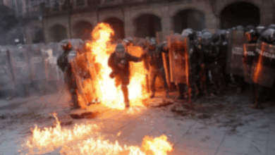 La marcha del 2 de octubre en la CDMX termina con saqueos y 94 policías heridos (Foto por N+)