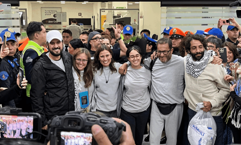 Llegan a México los seis mexicanos detenidos en Israel tras misión humanitaria en Gaza