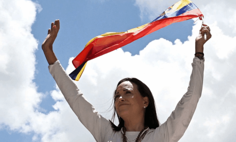 Maduro critica Nobel de la Paz a María Corina Machado