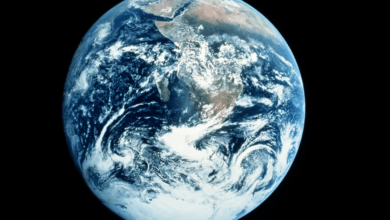 Un estudio reciente de la NASA revela que la Tierra está experimentando un oscurecimiento gradual y una pérdida de simetría hemisférica, afectando la forma en que el planeta refleja la radiación solar.