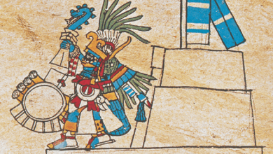 En la vasta mitología mexica, Huitzilopochtli destaca como una de las deidades más poderosas y veneradas. Su nombre, que significa "Colibrí del Sur" en náhuatl, refleja su asociación con el sol y la guerra, siendo considerado el dios principal del pueblo mexica y patrón de su capital, Tenochtitlan.