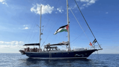 El 1 de octubre de 2025, flotillas humanitarias que intentaban romper el bloqueo naval israelí hacia Gaza denunciaron que fuerzas israelíes realizaron una intercepción en alta mar.