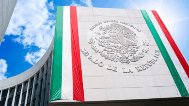 El Senado de la República avaló de forma acelerada la minuta de la Ley de Amparo con las tres modificaciones realizadas en la Cámara de Diputados, y la turnó al Ejecutivo Federal para su promulgación.