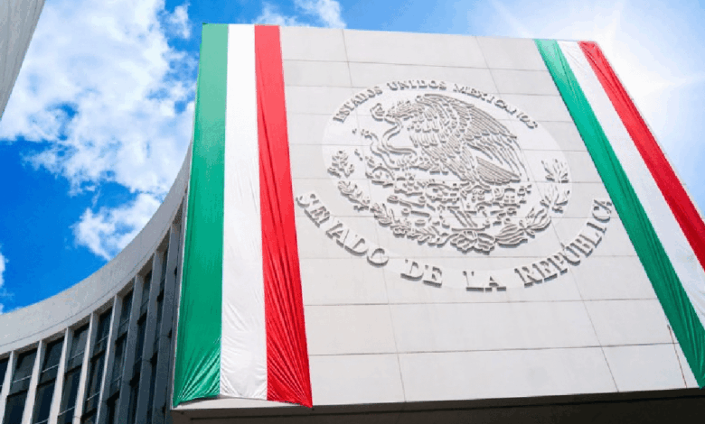El Senado de la República avaló de forma acelerada la minuta de la Ley de Amparo con las tres modificaciones realizadas en la Cámara de Diputados, y la turnó al Ejecutivo Federal para su promulgación.