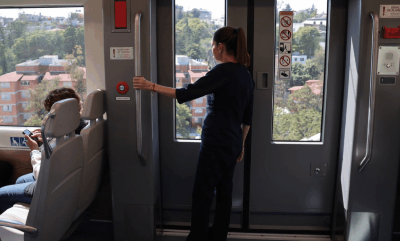 Sheinbaum anuncia que el tren México-Toluca comenzará operaciones completas en enero de 2026La presidenta Claudia Sheinbaum supervisa el tramo del tren México-Toluca que estará en operación completa a partir de enero de 2026, mejorando la movilidad en la zona metropolitana.
