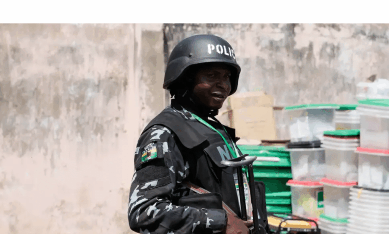 Alrededor de las 4 a.m. del lunes, asaltantes fuertemente armados irrumpieron en la escuela secundaria para niñas “Government Girls Comprehensive Secondary School” en Maga, al noroeste de Nigeria, secuestrando a 25 alumnas y matando a la vicedirectora y un vigilante.