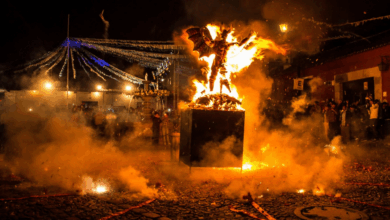 Fuego Purificador La 'Quema del Diablo', el Inicio Mágico de la Navidad en Guatemala (Foto por Diego André Rivera)