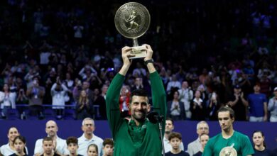 Novak Djokovic celebra su título 101 con una foto icónica en Grecia