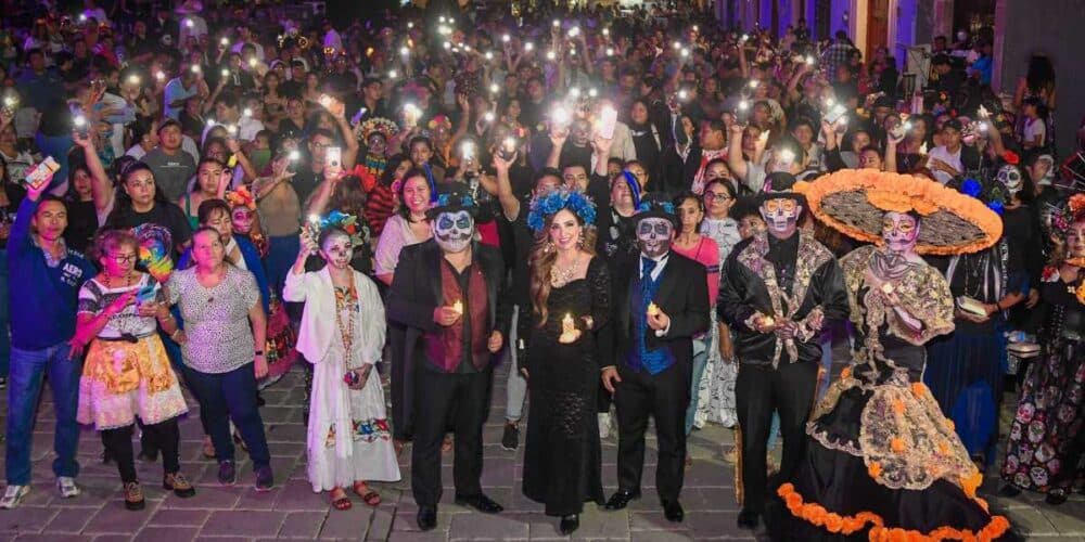 Premian a ganadores del Paseo de las Luces Gesti+2025