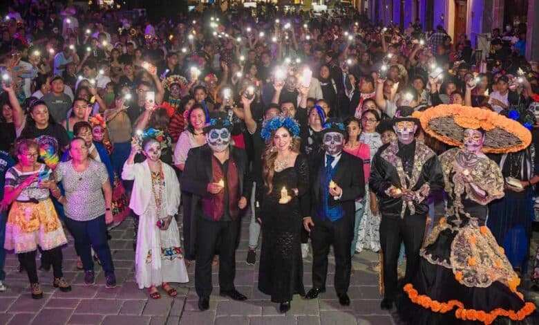Premian a ganadores del Paseo de las Luces Gesti+2025