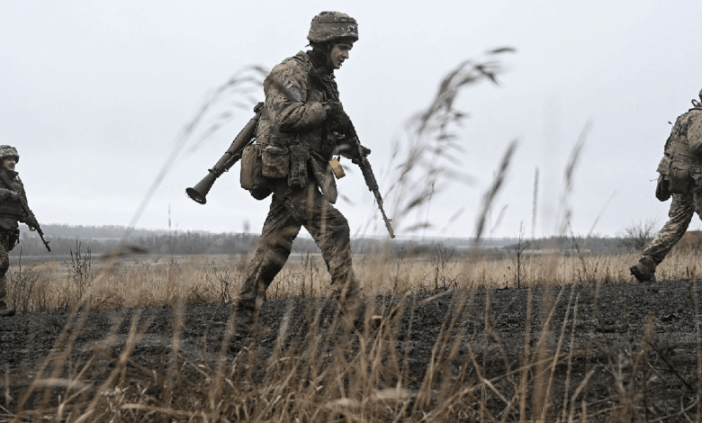 El jefe del Estado Mayor de Ucrania, Oleksandr Syrskyi, informó que las fuerzas rusas capturaron tres asentamientos en la región de Zaporiyia, tras intensos combates y la retirada ucraniana en al menos cinco localidades cercanas.