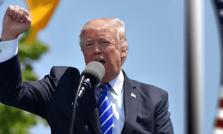 El presidente de Estados Unidos informó que las Fuerzas Armadas comenzarán muy pronto a detener a narcotraficantes venezolanos por tierra, ampliando su ofensiva contra el tráfico de drogas más allá del Caribe.