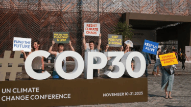 La COP30 terminó tras dos semanas de negociaciones marcadas por protestas indígenas, la ausencia de Estados Unidos y desacuerdos sobre la eliminación de combustibles fósiles.