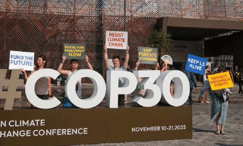 La COP30 terminó tras dos semanas de negociaciones marcadas por protestas indígenas, la ausencia de Estados Unidos y desacuerdos sobre la eliminación de combustibles fósiles.