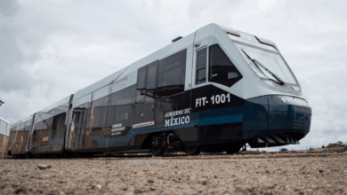 El Gobierno de México, a través de la SICT, dio el banderazo de inicio de la construcción del tramo ferroviario de pasajeros Arroyo El Sauz-Nuevo Laredo, un segmento de la ruta principal Saltillo-Nuevo Laredo (396 km).