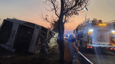 Tragedia en Michoacán Vuelco de autobús turístico deja al menos 10 fallecidos y 20 heridos (Foto por Redes Sociales)