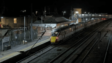 Varias personas resultaron apuñaladas en un tren de pasajeros que cubría la ruta Doncaster-London King’s Cross, obligando a una parada de emergencia en la estación de Huntingdon, Cambridgeshire.
