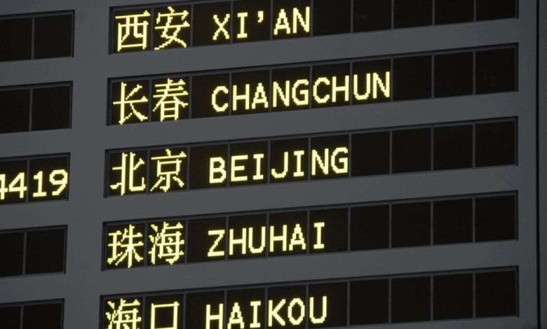 El sector turístico japonés, que depende en gran medida de los visitantes chinos, enfrenta un impacto económico inmediato, con caídas en el índice Nikkei y suspensiones de estrenos cinematográficos.