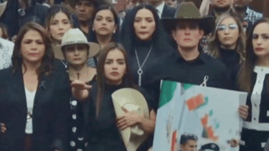 Grecia Itzel Quiroz García tomó protesta como presidenta municipal sustituta de Uruapan (Michoacán) en una sesión extraordinaria del Congreso estatal, días después del asesinato del alcalde Carlos Alberto Manzo Rodríguez.