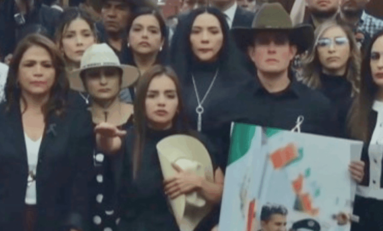 Grecia Itzel Quiroz García tomó protesta como presidenta municipal sustituta de Uruapan (Michoacán) en una sesión extraordinaria del Congreso estatal, días después del asesinato del alcalde Carlos Alberto Manzo Rodríguez.