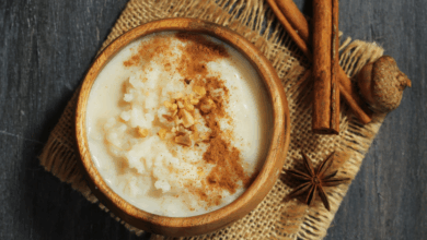 Te enseñamos a elaborar un arroz con leche con la textura cremosa perfecta, utilizando técnicas sencillas y ingredientes accesibles.