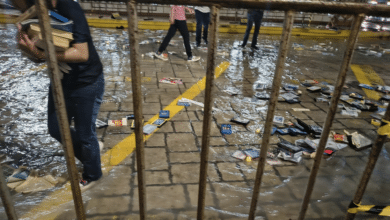 Lluvia inesperada arruina feria de libros usados en el Centro Histórico