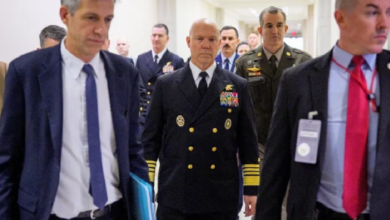 Durante una sesión informativa en el Capitolio este jueves, Bradley negó haber recibido una orden del secretario de Defensa, Pete Hegseth —quien lidera la ofensiva antidrogas de la administración Donald J.