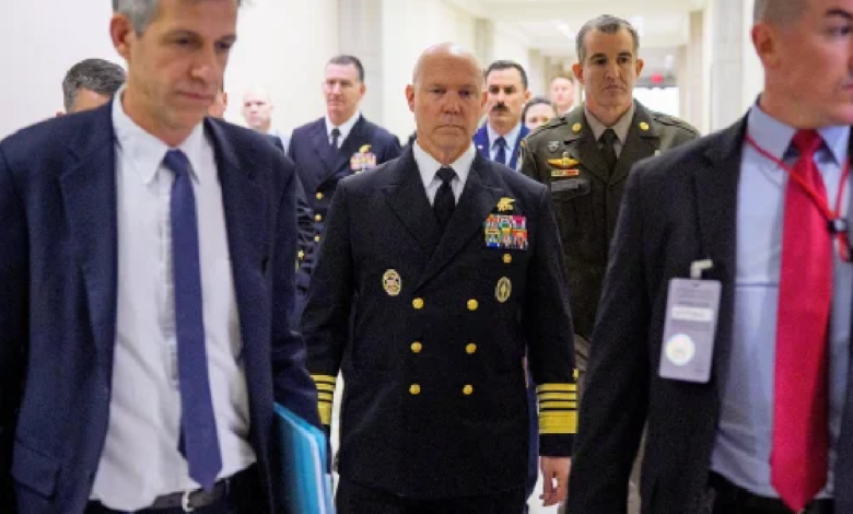 Durante una sesión informativa en el Capitolio este jueves, Bradley negó haber recibido una orden del secretario de Defensa, Pete Hegseth —quien lidera la ofensiva antidrogas de la administración Donald J.