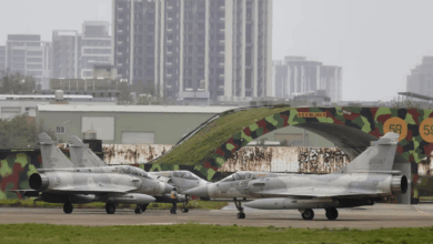 El gobierno de China informó la imposición de sanciones contra 20 empresas estadounidenses del sector Defensa y contra diez de sus altos ejecutivos, a quienes acusa de participar en el suministro de armamento a Taiwán.