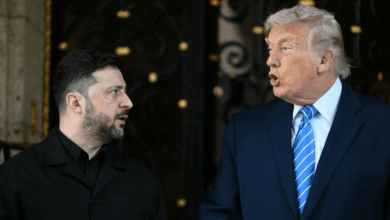 El mandatario Volodymyr Zelensky dio a conocer que el más reciente plan de paz para poner fin a la guerra entre Rusia y Ucrania incluye una propuesta para que Estados Unidos garantice la seguridad de Kyiv durante al menos 15 años, además de contemplar la posible presencia de tropas internacionales y la validación del acuerdo mediante un referéndum.