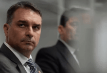 El senador confirmó que su padre, Jair Bolsonaro, lo respaldó como heredero del “proyecto nacional” y buscará competir contra el gobierno actual en octubre de 2026.