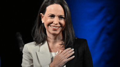 La salida de María Corina Machado de Venezuela rumbo a Oslo expuso la dimensión del cerco político que enfrenta la oposición y el nivel de riesgo que implica desafiar al poder de Nicolás Maduro.