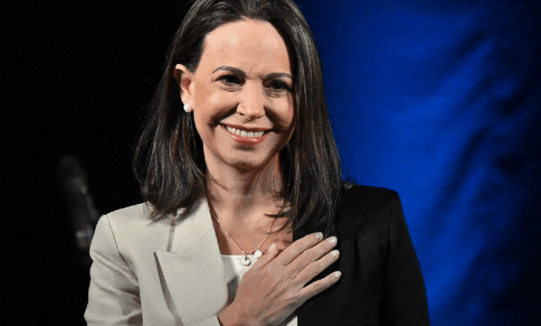 La salida de María Corina Machado de Venezuela rumbo a Oslo expuso la dimensión del cerco político que enfrenta la oposición y el nivel de riesgo que implica desafiar al poder de Nicolás Maduro.