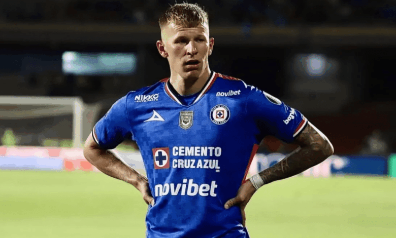 Cruz Azul confirma la salida de Mateusz Bogusz tras un año en la Liga MX