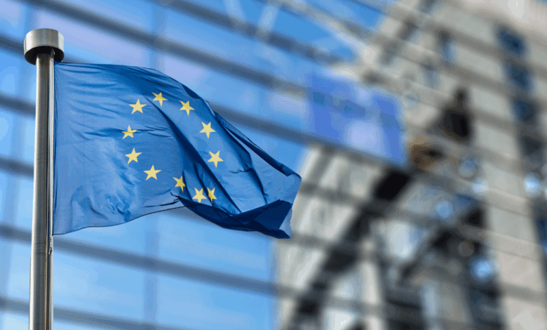 En medio de la escalada comercial entre Estados Unidos y la Unión Europea por Groenlandia, analistas y estrategas financieros plantean un escenario extremo: que Europa utilice sus enormes tenencias de bonos y acciones estadounidenses como herramienta de presión.