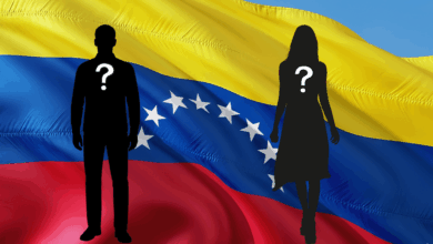 La confirmación de la detención de Nicolás Maduro por parte del gobierno de Estados Unidos ha colocado a Venezuela en un escenario de incertidumbre institucional, con mensajes fragmentados desde el oficialismo y sin una definición pública sobre quién ejerce el poder.