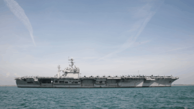 El despliegue del portaaviones Abraham Lincoln y su grupo de escolta en Oriente Próximo marca un nuevo punto de presión en la relación entre Estados Unidos e Irán. Aunque el presidente Donald Trump ha advertido sobre la posibilidad de una acción militar, altos funcionarios estadounidenses aseguran que aún existe margen para una salida diplomática.