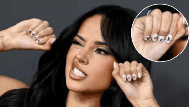Becky G protesta contra el ICE en los Grammy: Manicura con mensaje político sacude la alfombra roja