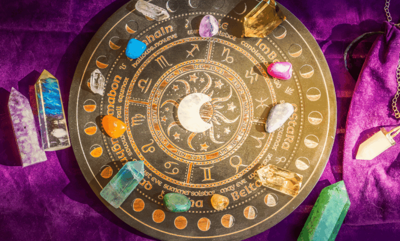 Hoy es un día de "seducción adulta"; la energía astral favorece las conversaciones valientes, los movimientos calculados en el trabajo y la claridad en el amor.