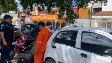 Motociclista se desmaya y derrapa sobre la avenida López Mateos