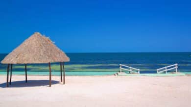Playa de Campeche con aguas tranquilas y ambiente relajado