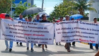 Protesta de jubilados en Ciudad del Carmen por pagos pendientes