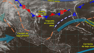 Este día, una circulación ciclónica en altura ingresará sobre el noroeste de México e interaccionará con un nuevo frente frío (núm. 31)