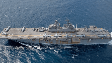 La imagen de Nicolás Maduro detenido a bordo del USS Iwo Jima colocó a este buque de la Armada de Estados Unidos en el centro de la atención internacional.