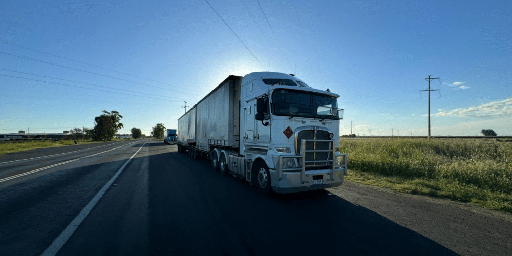 Roban a camión cervecero en avenida Maestros Campechanos