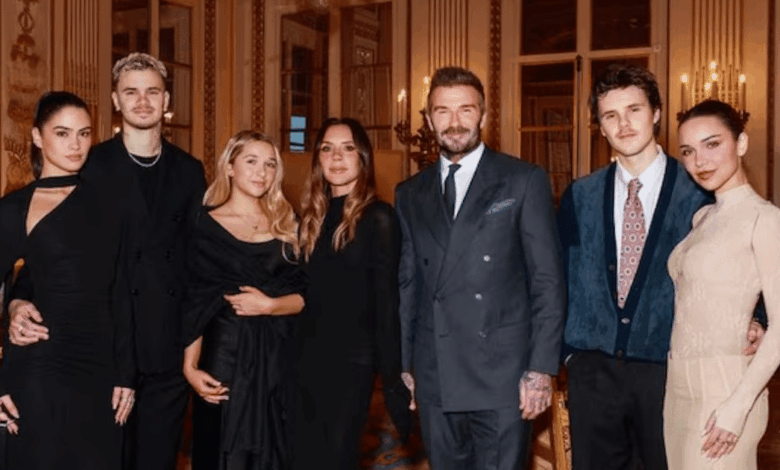 Victoria Beckham reaparece unida a su familia en París